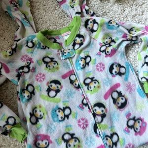 Super adorable children’s onesie penguin Christmas pajamas with closed t…